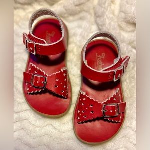 Footmates® ARIEL • Apple Red • Size 6